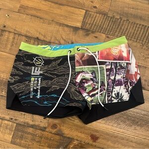 Reebok CrossFit shorts black with colorful designs size 26